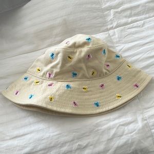 Urban Outfitters bucket hat